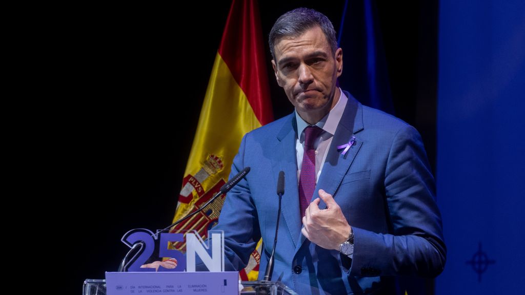 Pedro Sánchez interviene durante el acto con motivo del Día Internacional contra la Violencia de Género