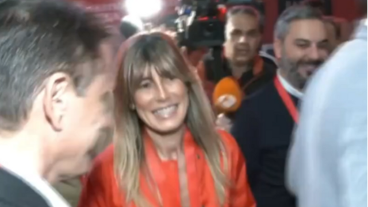 Begoña Gómez, ovacionada a su llegada al recinto del Congreso Federal del PSOE