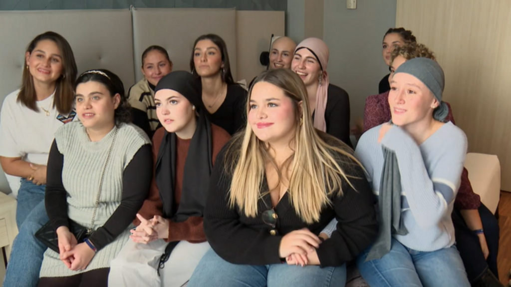 'Caminando Juntas', un grupo de adolescentes unidas por el cáncer