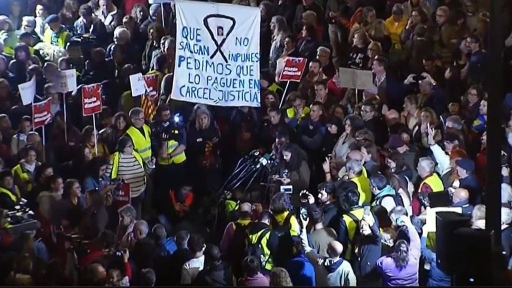 Multitudinaria protesta en Valencia por la gestión de la DANA