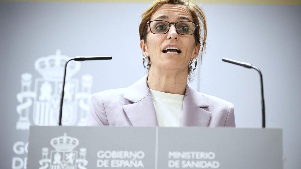 La ministra de Sanidad, Mónica García, durante una rueda de prensa tras el pleno del Consejo Internacional del Sistema Nacional de Salud (CISNS), en la sede del Ministerio de Sanidad, a 11 de octubre de 2024, en Madrid (España). El Ministerio de Sanidad h