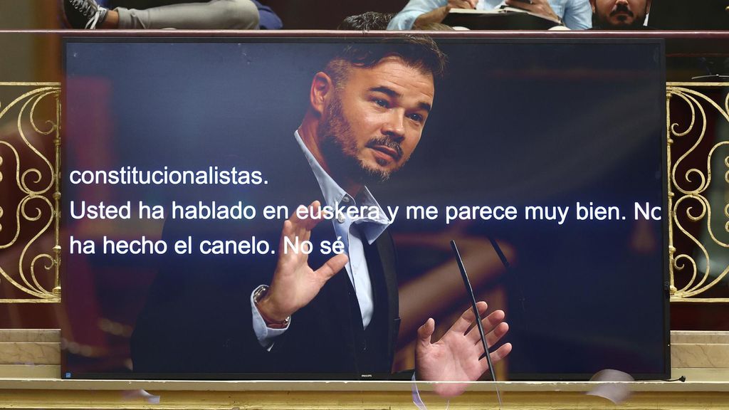 Archivo - El portavoz de ERC en el Congreso, Gabriel Rufián, interviene durante una sesión plenaria en la se aprueba el uso de las lenguas cooficiales en el Congreso de los Diputados.