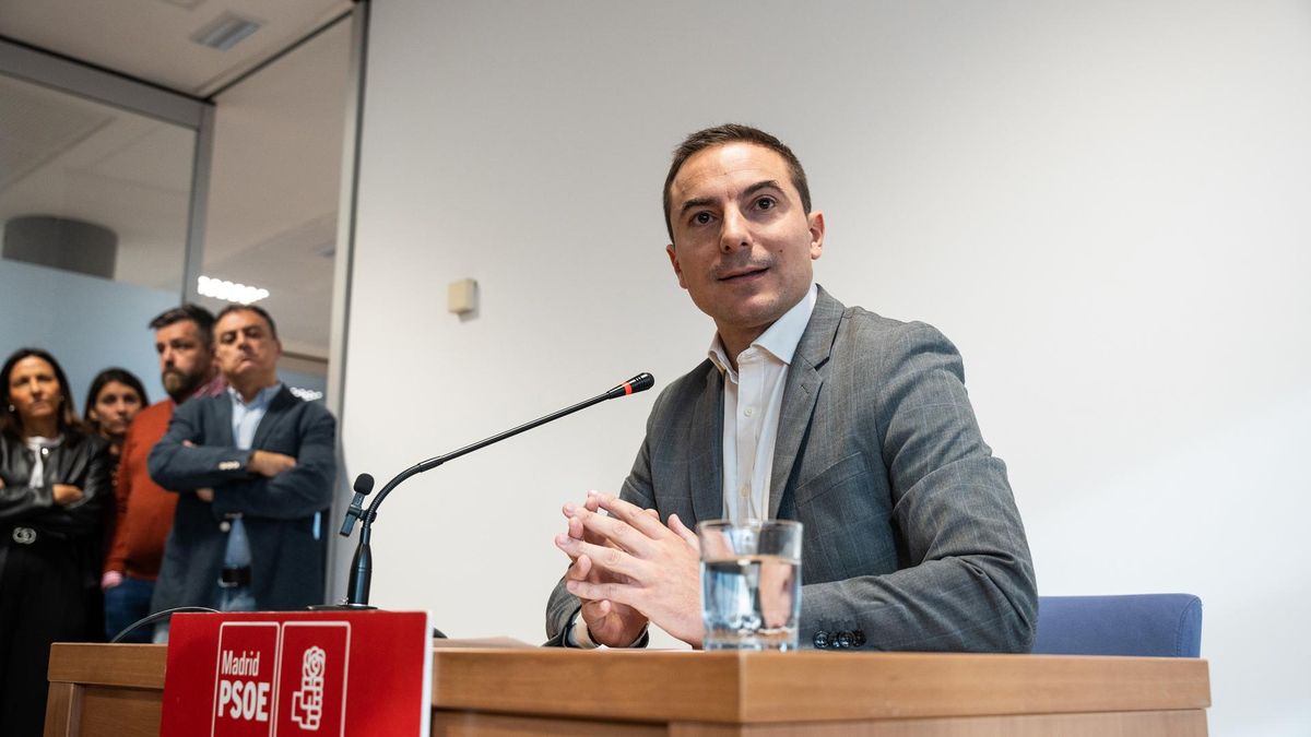 El portavoz del PSOE de Madrid en la Asamblea de Madrid, Juan Lobato, ofrece una declaración institucional en la Asamblea de Madrid, a 26 de noviembre de 2024, en Madrid (España).