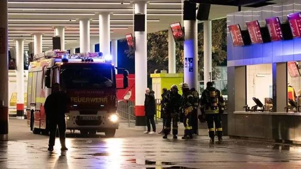 79 heridos por enfrentamientos entre Policía e hinchas en un partido de fútbol en Alemania