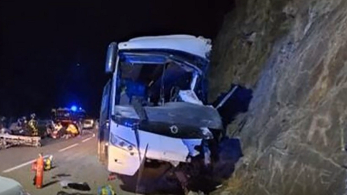 Dos muertos y 30 heridos en un accidente en Francia de un autobús que ...