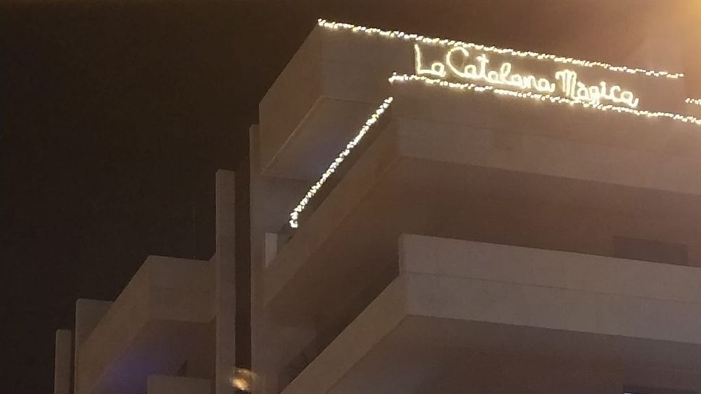 El concurso de decorados de balcones que une por Navidad a un barrio catalán