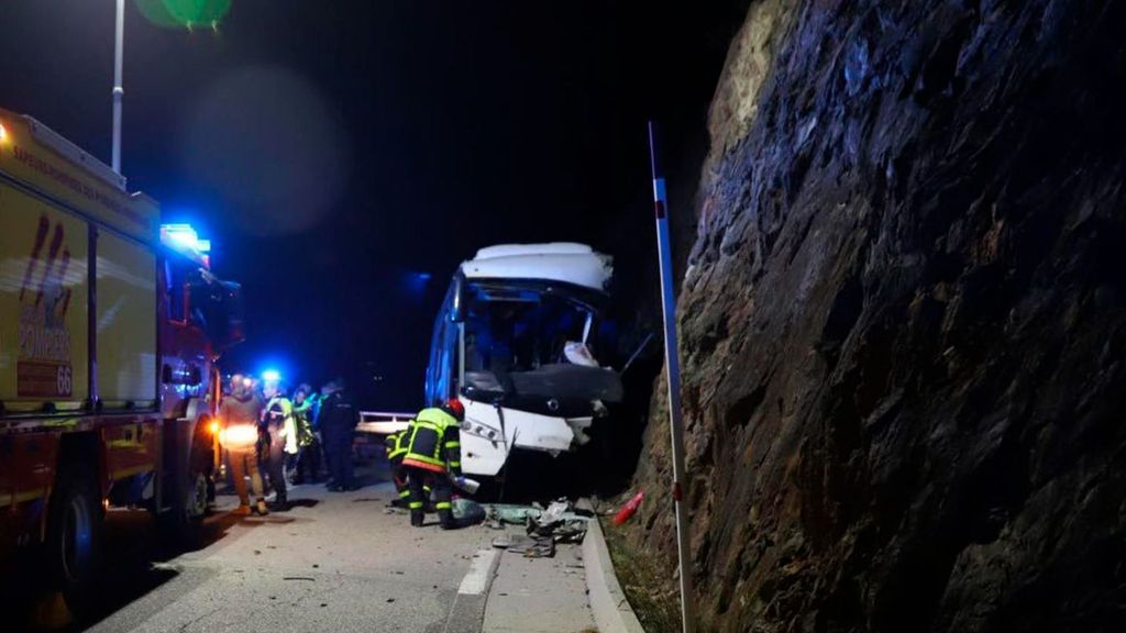 El conductor del autobús español en el que han muerto dos personas realizaba zigzags como si quisiese “perder velocidad” antes del accidente