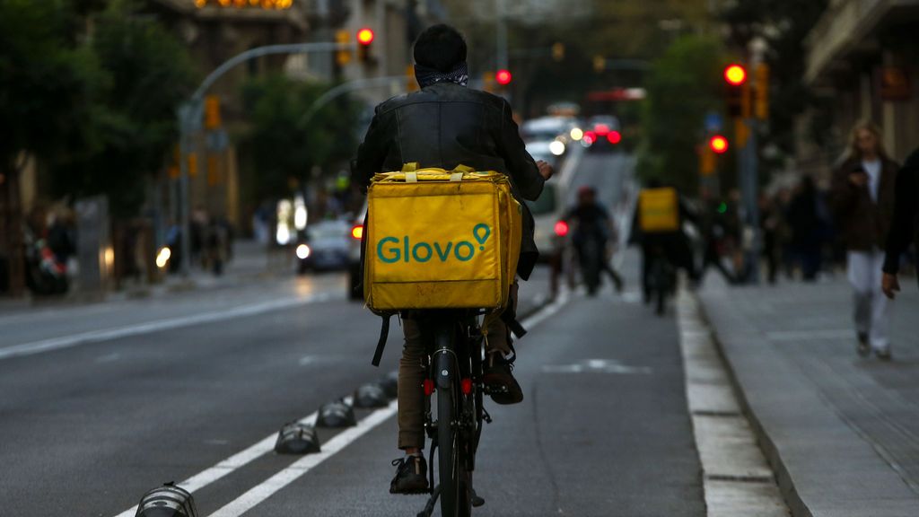 Glovo anuncia que contratará a sus repartidores en España