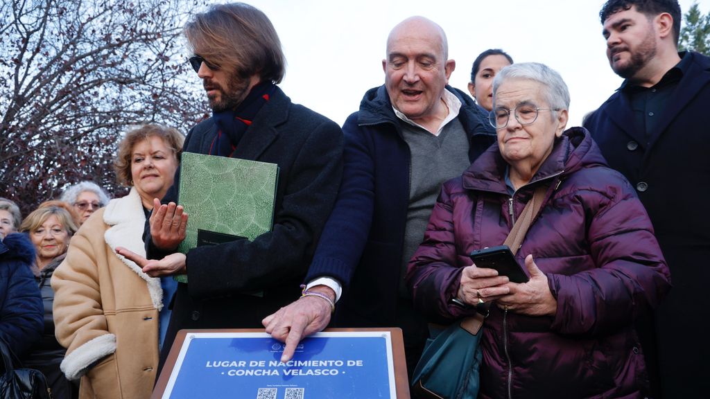 La familia de Concha Velasco en el homenaje.