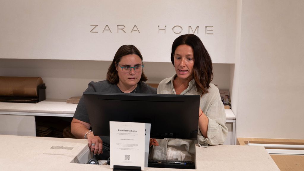 Rosa recibe la ayuda de sus compañeros de Zara Home.