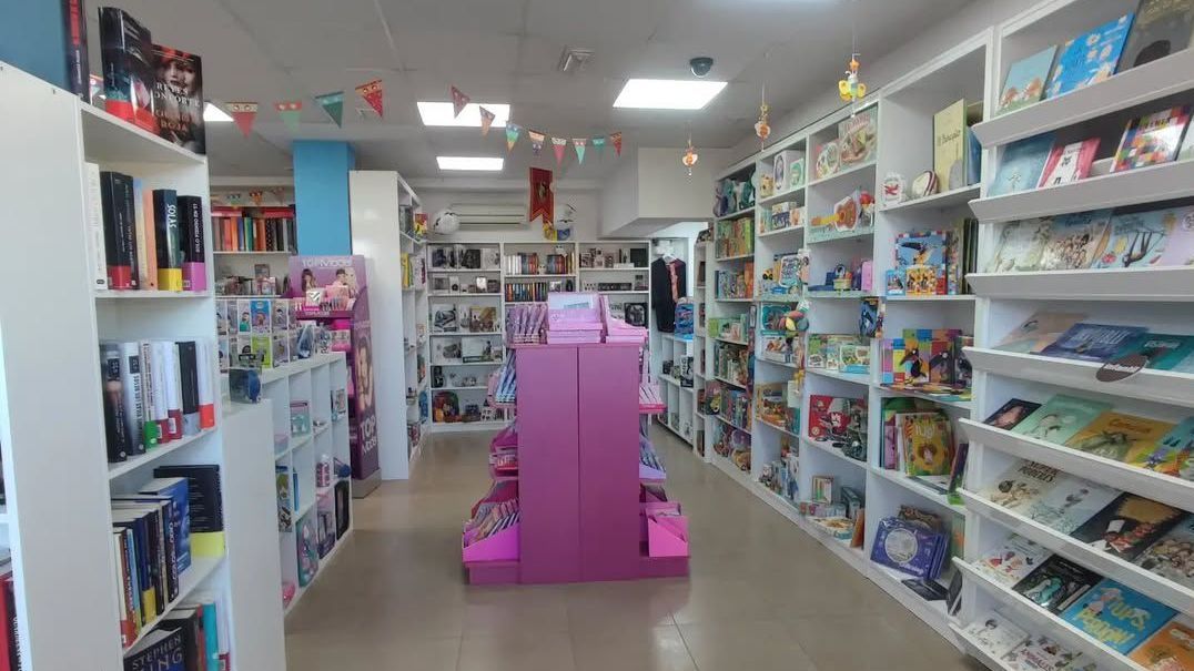 Así era la librería antes de ser arrasada por el agua