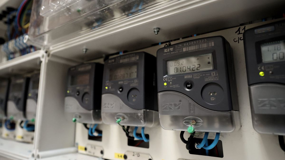 Contadores de electricidad en un edificio