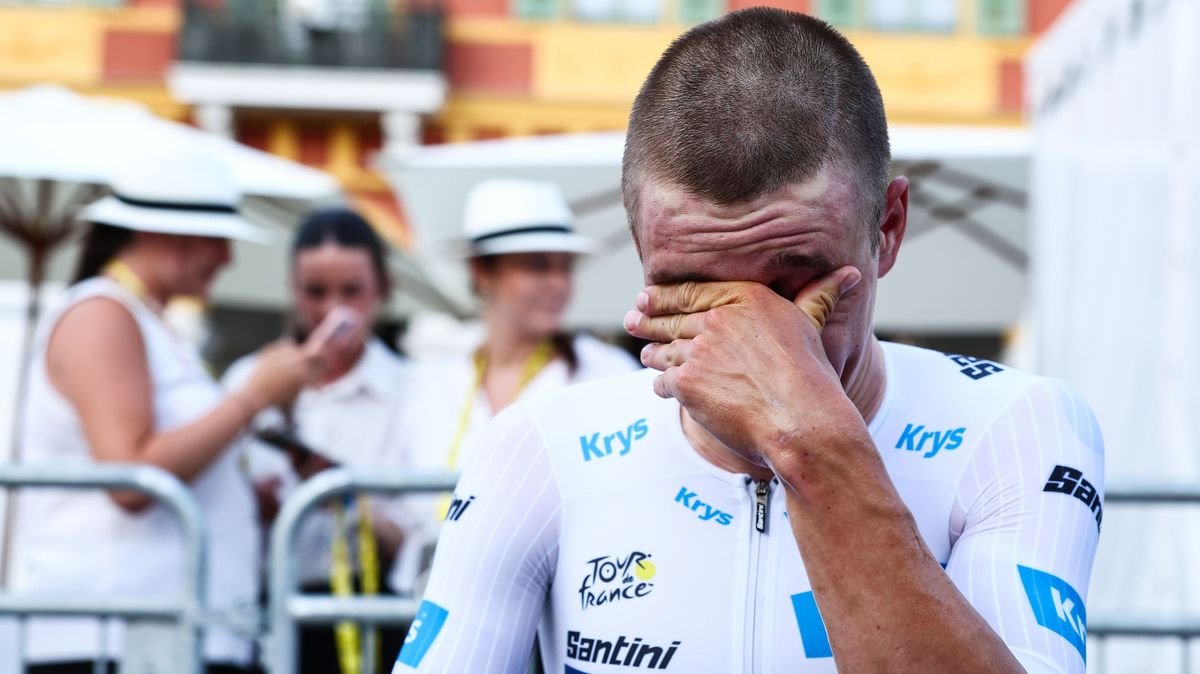 El ciclista Remco Evenepoel, hospitalizado tras estrellarse contra la puerta de una furgoneta en un entrenamiento