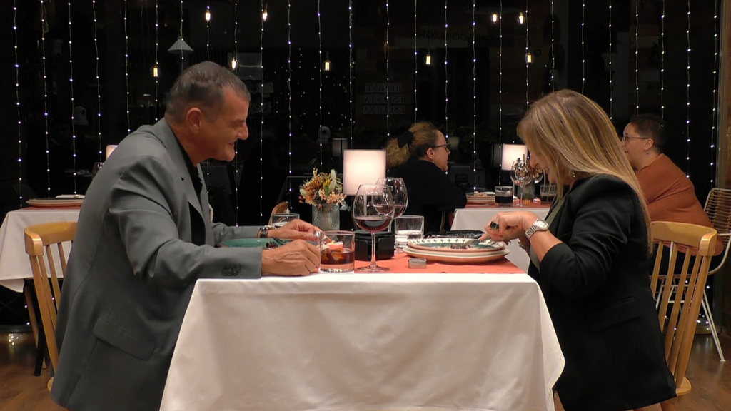 Jesús y Mary disfrutan de una cena muy romántica en 'First Dates'