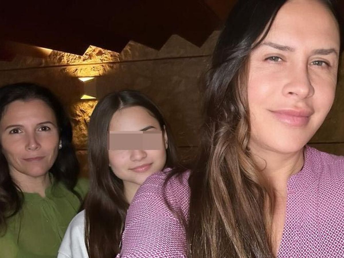 Karla Sofía Gascón habla de la adolescencia de su hija Victoria y su  relación con su mujer