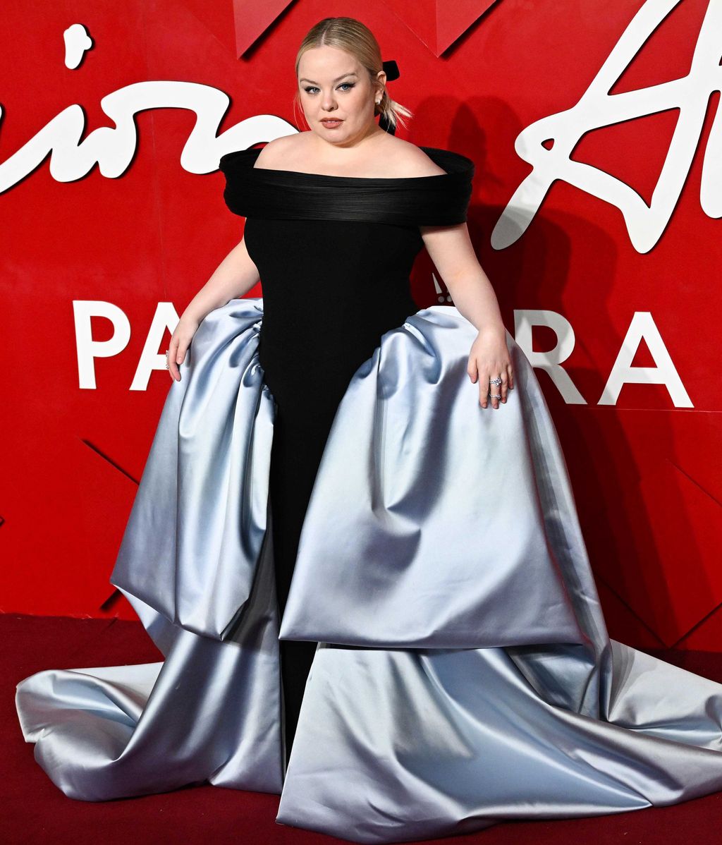 Nicola Coughlan en la alfombra roja de los British Fashion Adwards