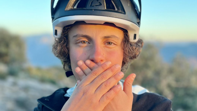 El vídeo en el que Ares Masip, ciclista de enduro, denuncia un intento de violación de otro corredor en la Copa del Mundo