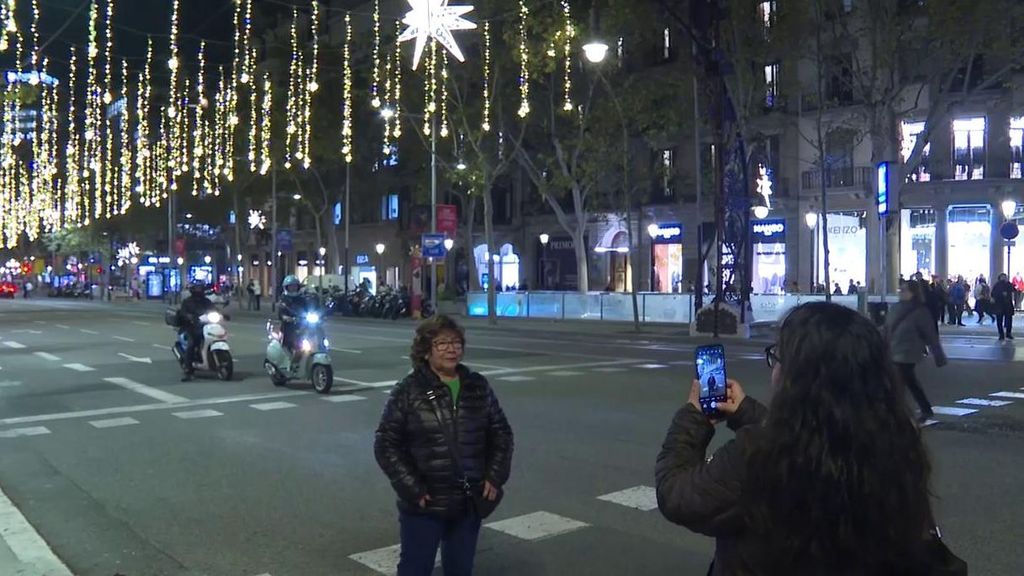 El peligro de conseguir la mejor foto con las luces navideñas: Barcelona intensifica la vigilancia