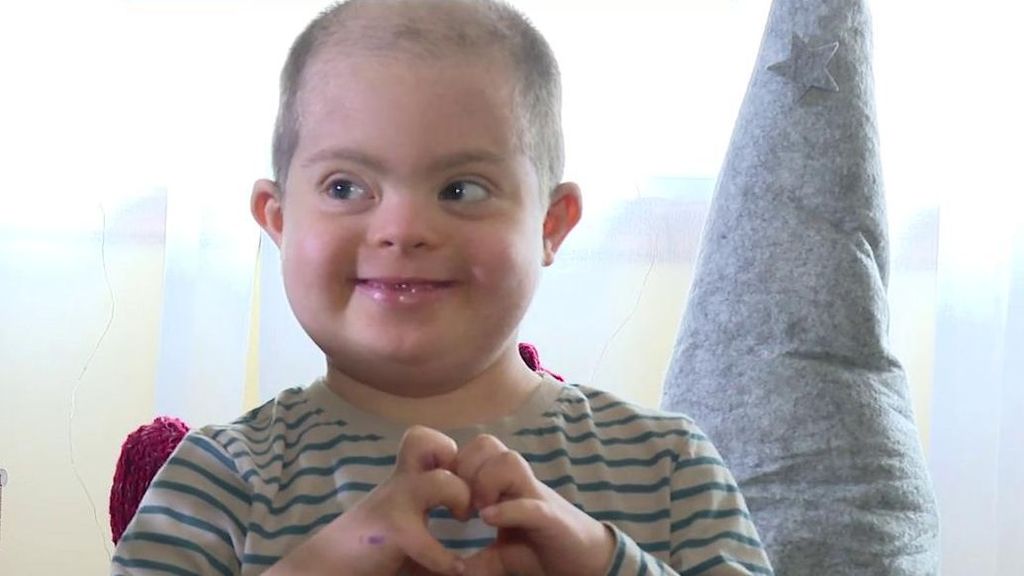 La historia de Hugo, el niño con síndrome de Down que tiene leucemia: "Su cuerpo no responde igual que un niño que no tenga esta patología"