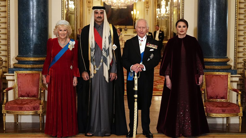 La reina Camila durante la cena de gala celebrada en Buckingham Palace