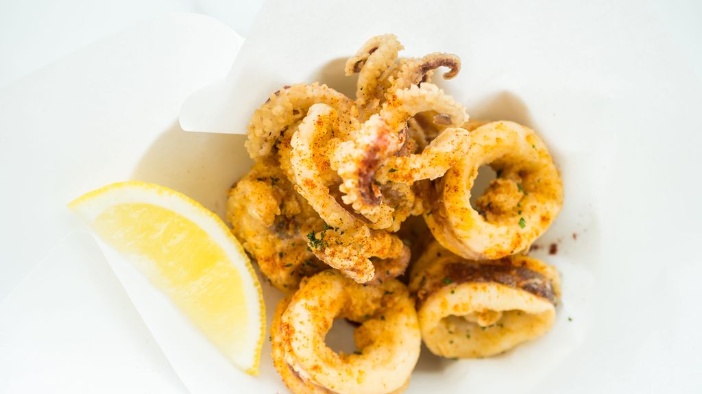 Los calamares a la romana son uno de los platos más típicos