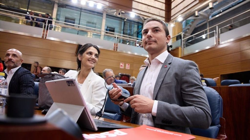 Pilar Sánchez Acera junto a Juan Lobato