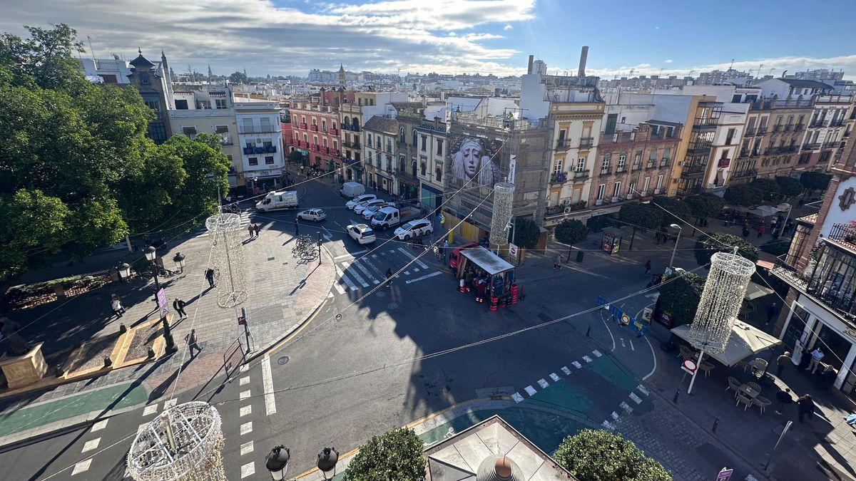 Plaza del Altozano y parte de la calle San Jacinto sin luces, tras la retirada