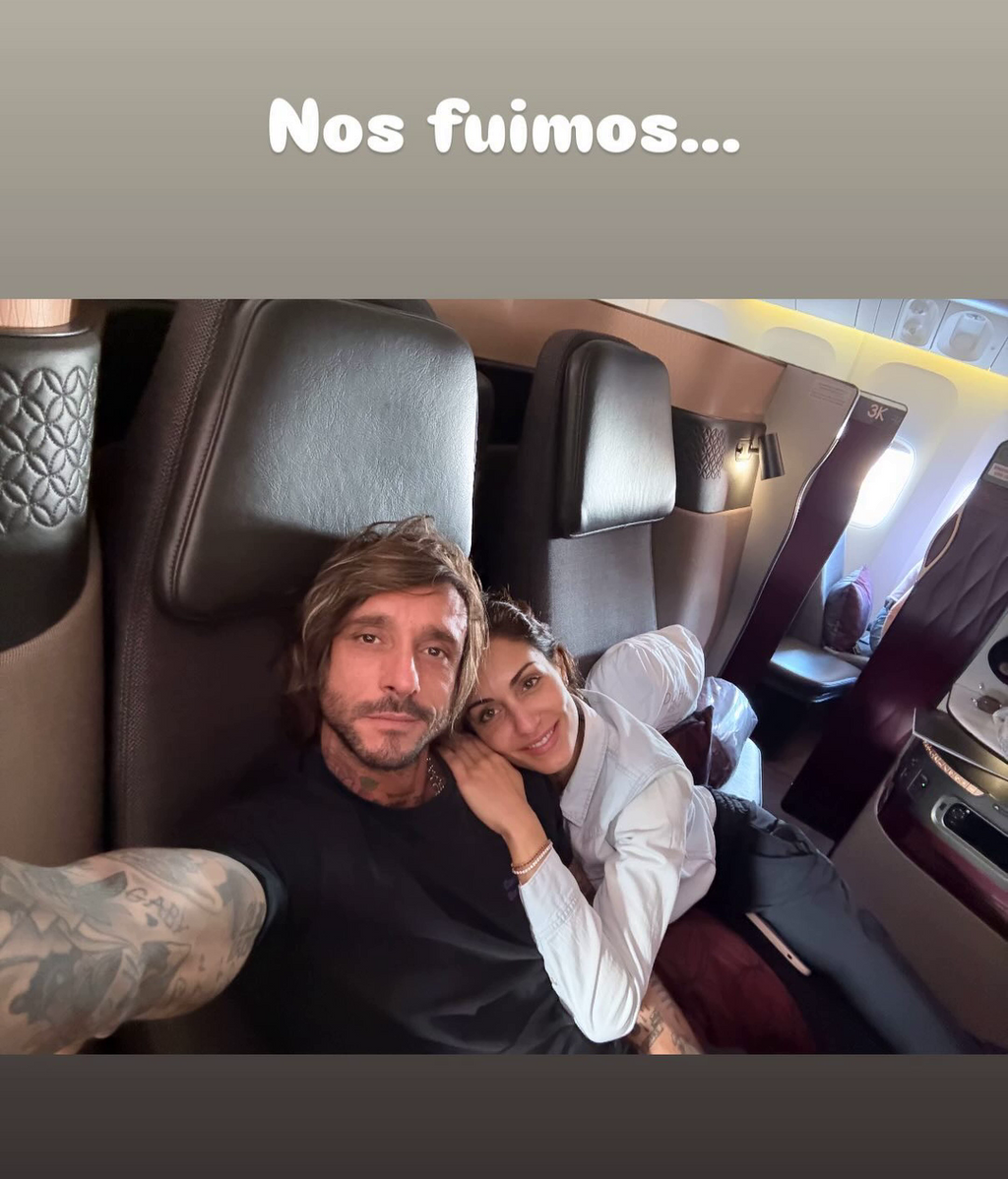 Antonio Revilla comparte una foto con Hiba Abouk de camino al aeropuerto