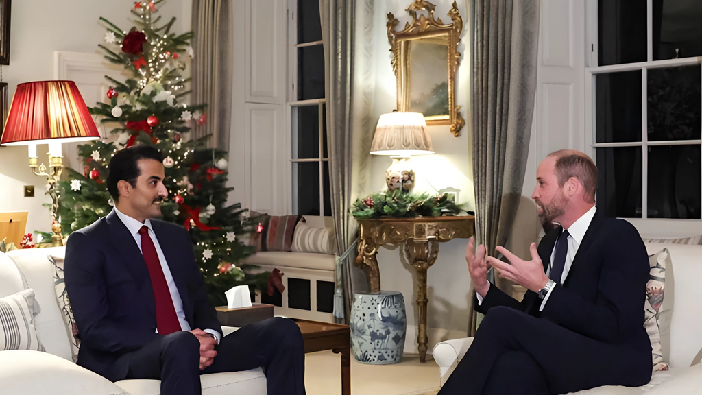 El príncipe Guillermo junto al emir de Catar en Kensington Palace