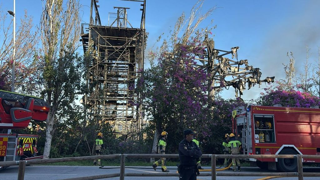 Incendio en el parque acuático Aqualand de Torremolinos