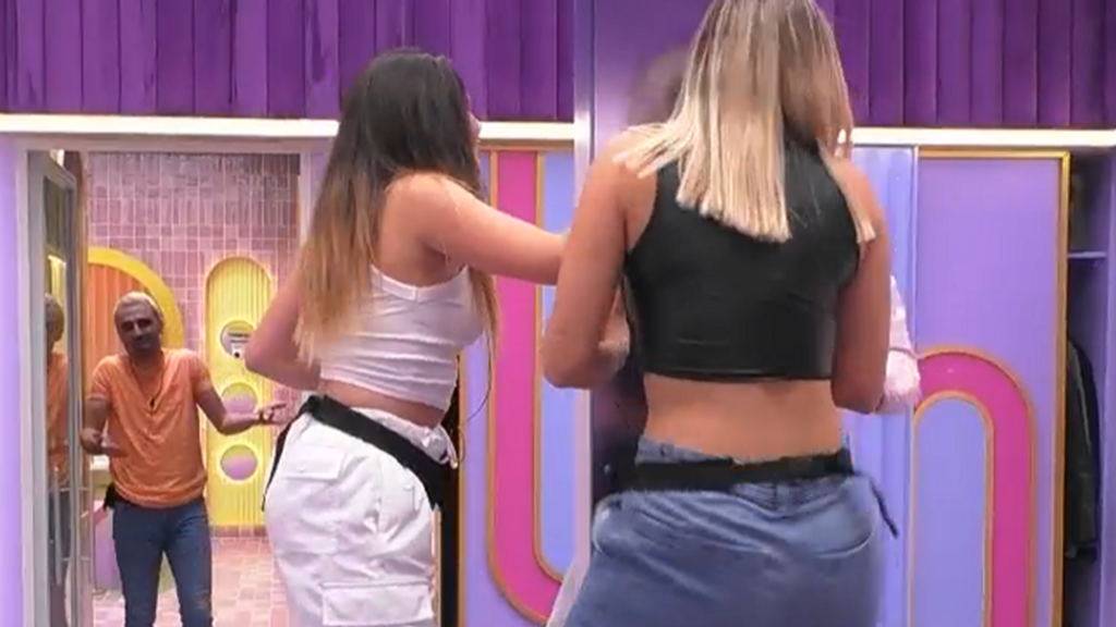 Últimos bailes de Nerea y Violeta en el vestidor