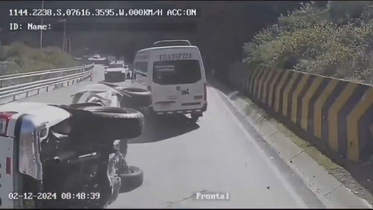 Una roca gigante aplasta una camioneta en Perú y mata a tres de sus ...