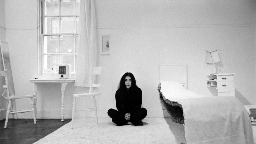 Yoko Ono en una de sus primeras performances.