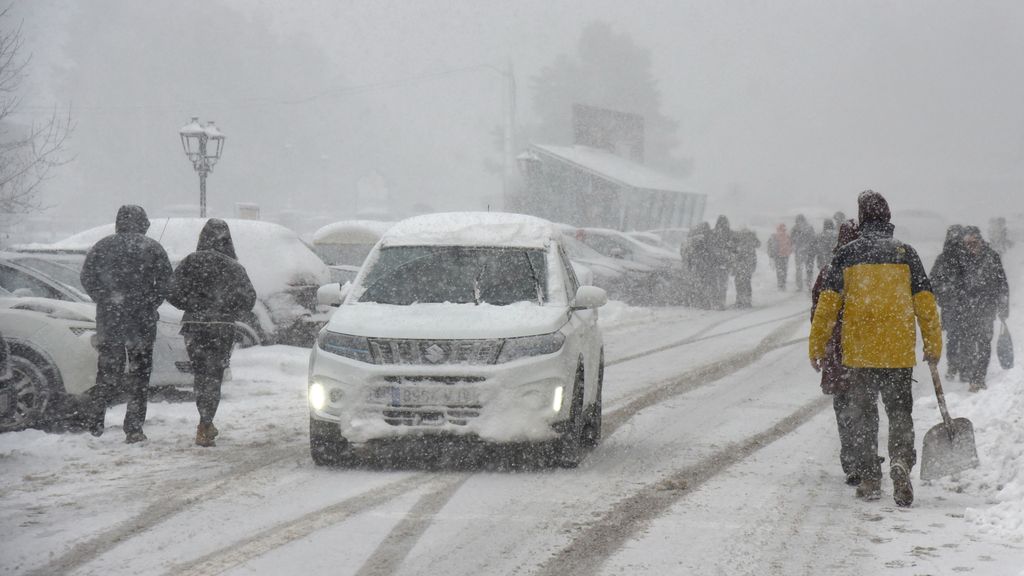 El Pirineo de Huesca mantiene 2 carreteras cortadas y 25 con cadenas por las nevadas