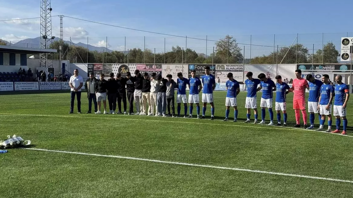 Minuto de silencio en el Miguel Fijones