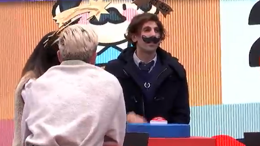 Óscar con el bigote de cuñado