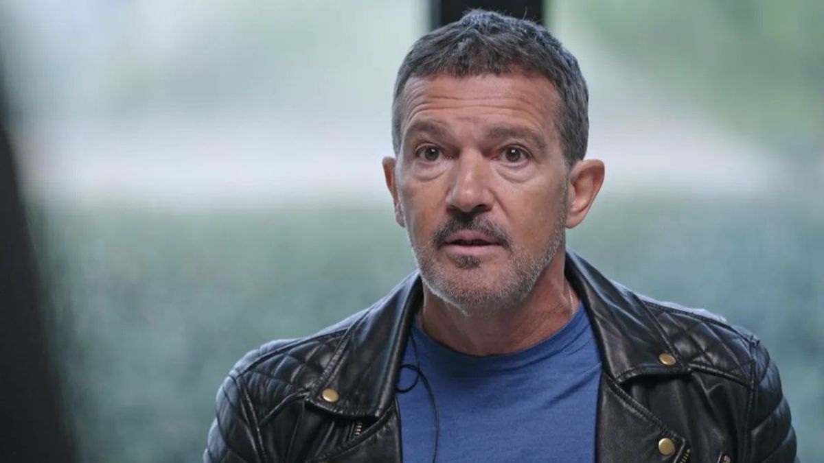 Antonio Banderas con un corte estilo César