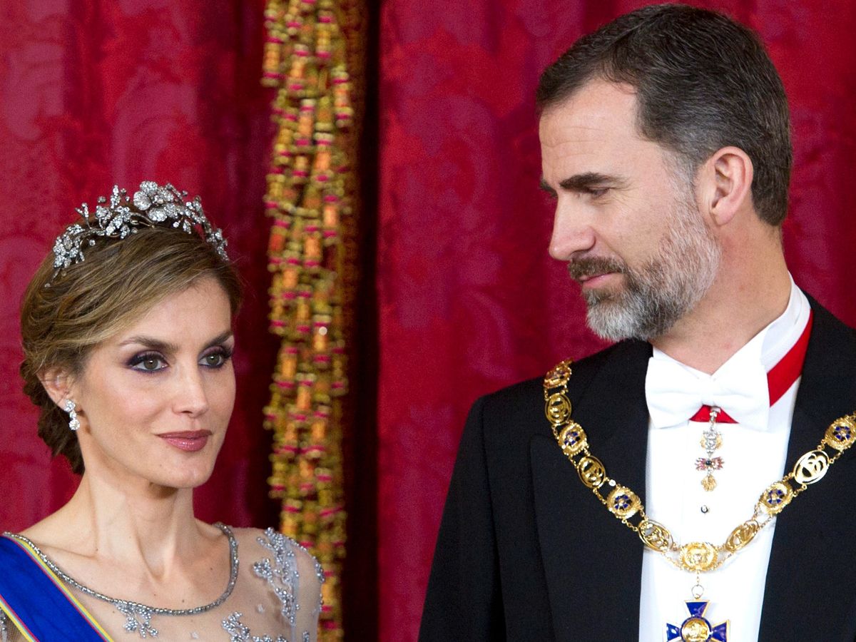 El motivo por el que la reina Letizia tiene prohibido llevar tiara en su  viaje de Estado a Italia