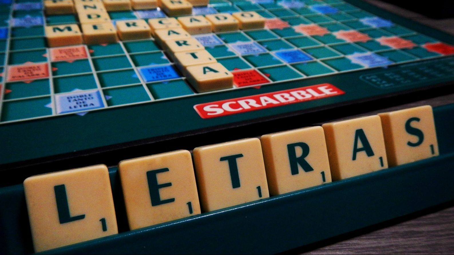 Un tablero de Scrabble