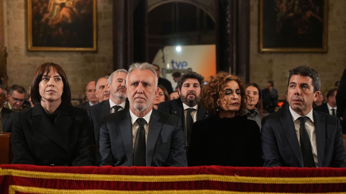 Valencia celebra el funeral por las víctimas de la DANA: tres ministros y un Feijóo que llegó más tarde que los reyes