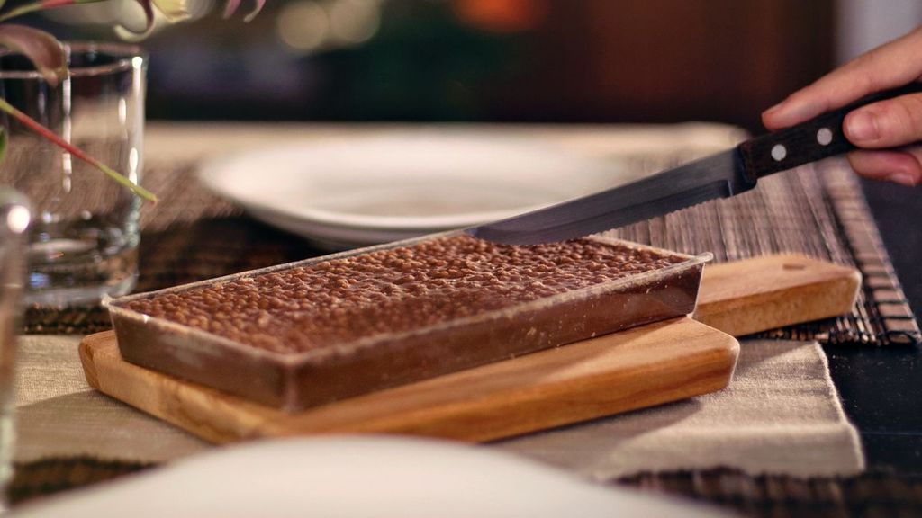 ¿De qué está hecho el turrón de chocolate con arroz inflado?