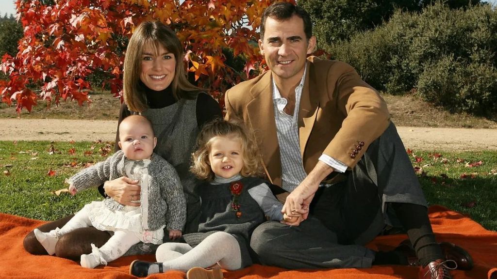 Felipe y Letizia junto a sus hijas, Leonor y Sofía.