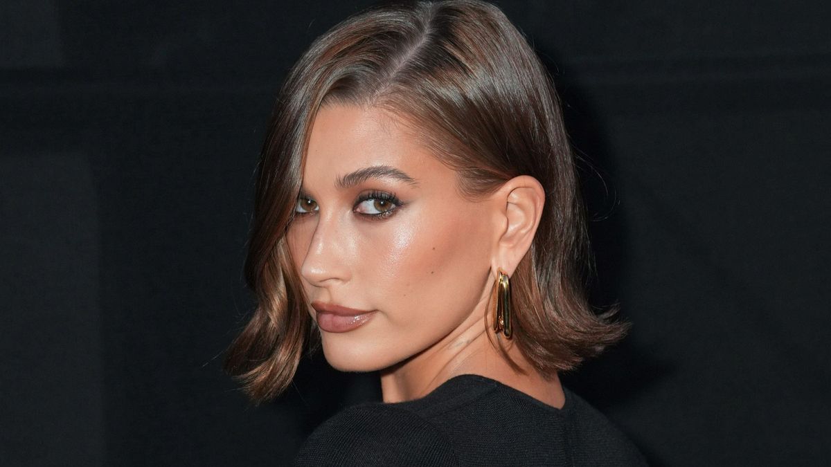 Hailey Bieber, con la tendencia del pelo sin lavar