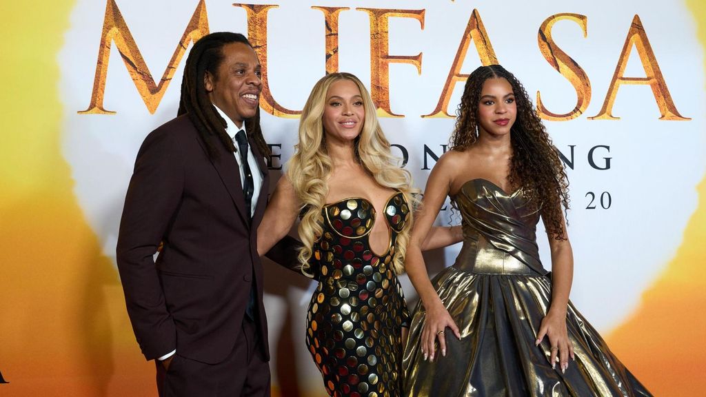 Jay-Z, Beyonce y la hija de ambos en el estreno del rey León