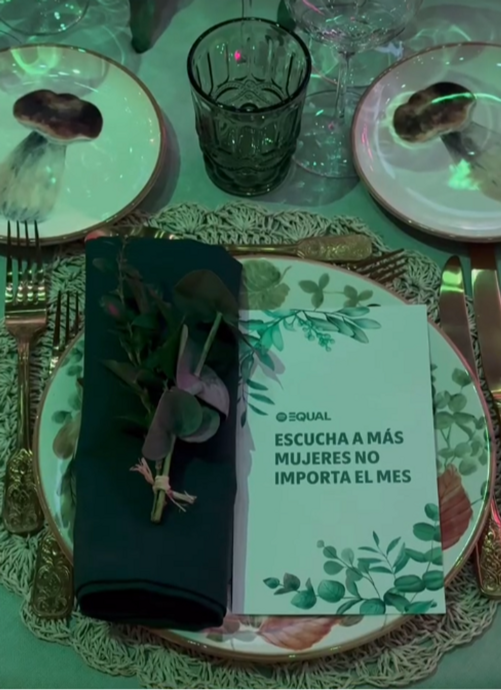 La mesa de la cena de EQUAL