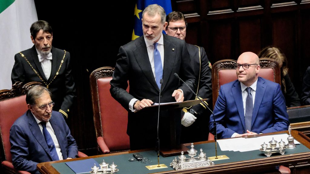 El rey, durante su discurso, en la Cámara de los Diputados