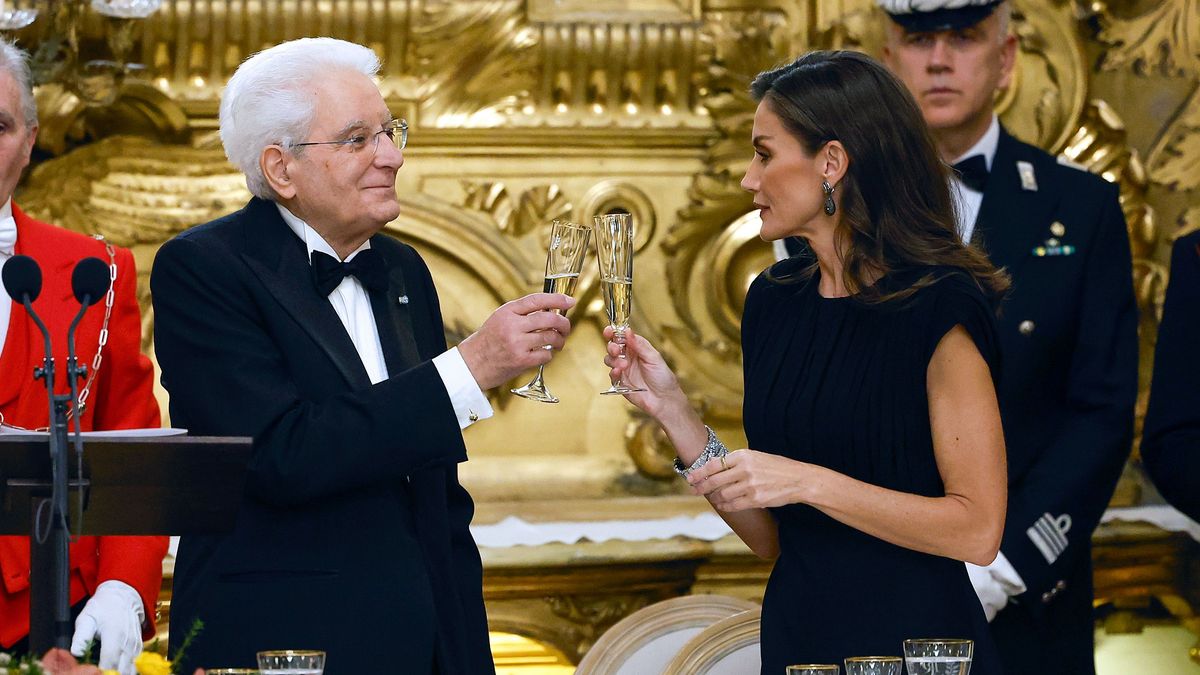 La reina Letizia brinda con el presidente de la República de Italia