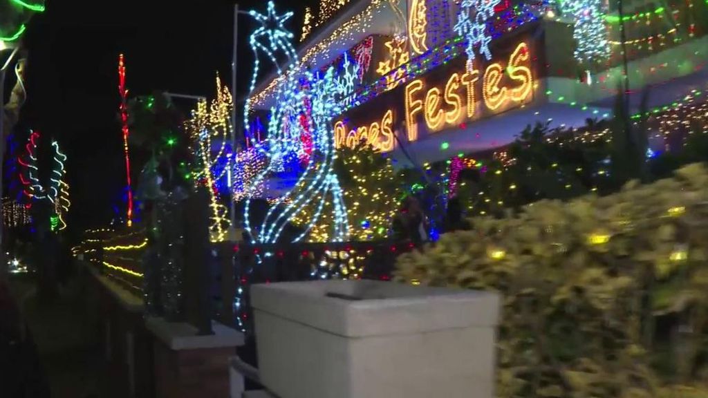 Las 300.000 bombillas de Paco para adornar su calle por Navidad