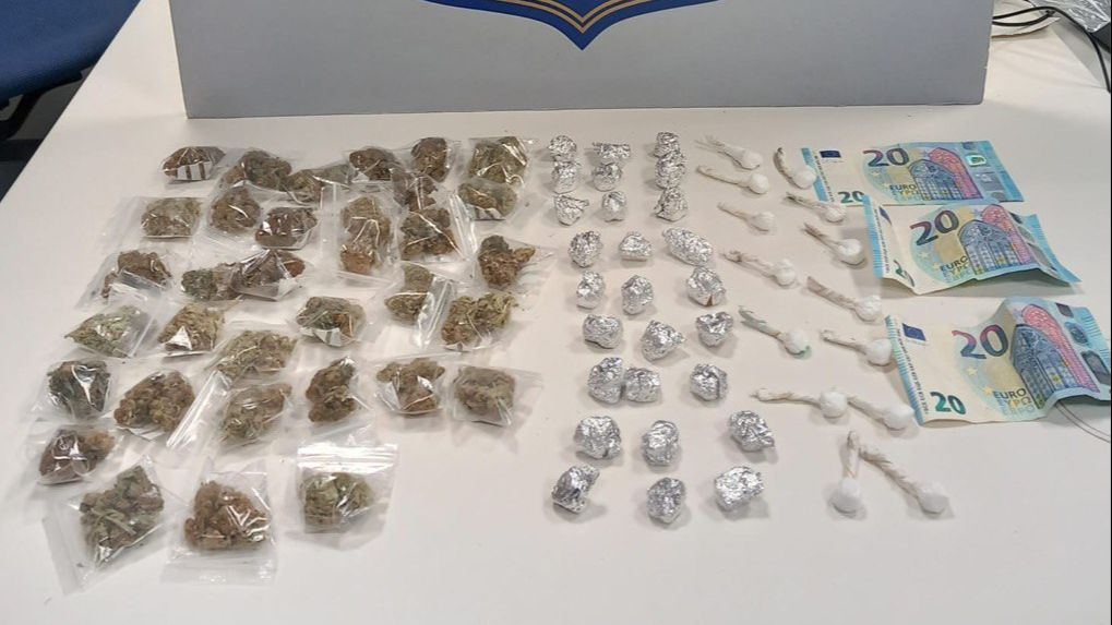 Detenido por tráfico de drogas en las inmediaciones de un instituto en Calella, Barcelona