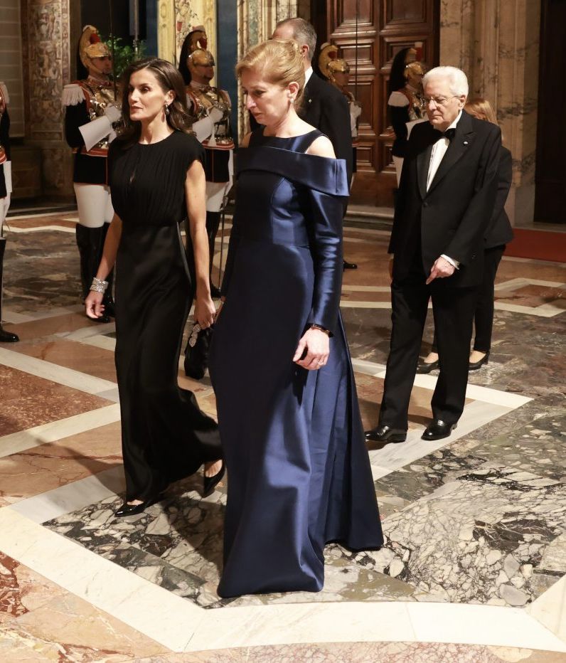 El look de la reina en la cena de gala.